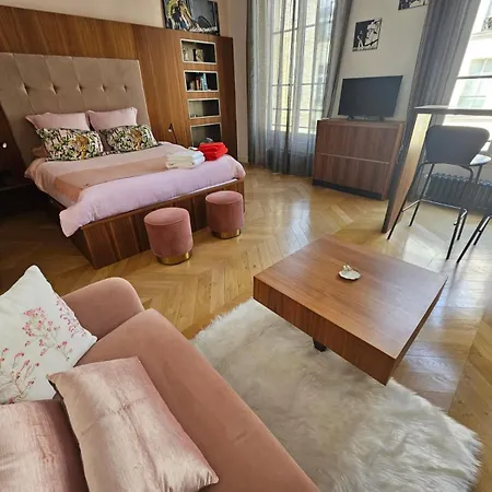 Rose Apartment