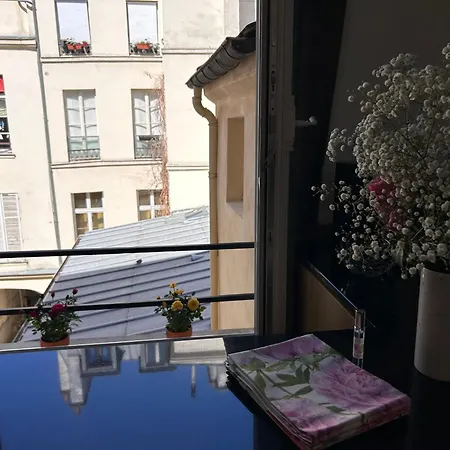 Rose Apartment Paris