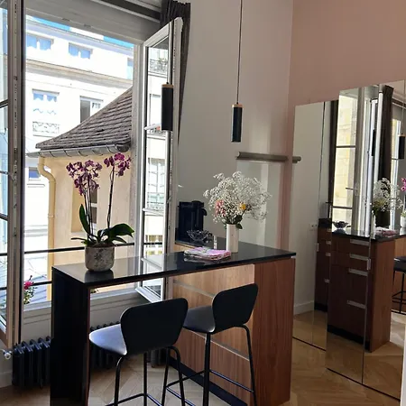 Rose Apartment Paris
